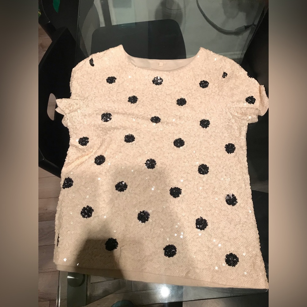 Superbe Élégant Sequin white with polka dot in black t-shirt by “JC Crew”